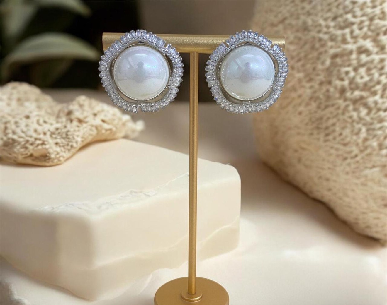 American Diamond - Ad Pearl Tops (REER-13)