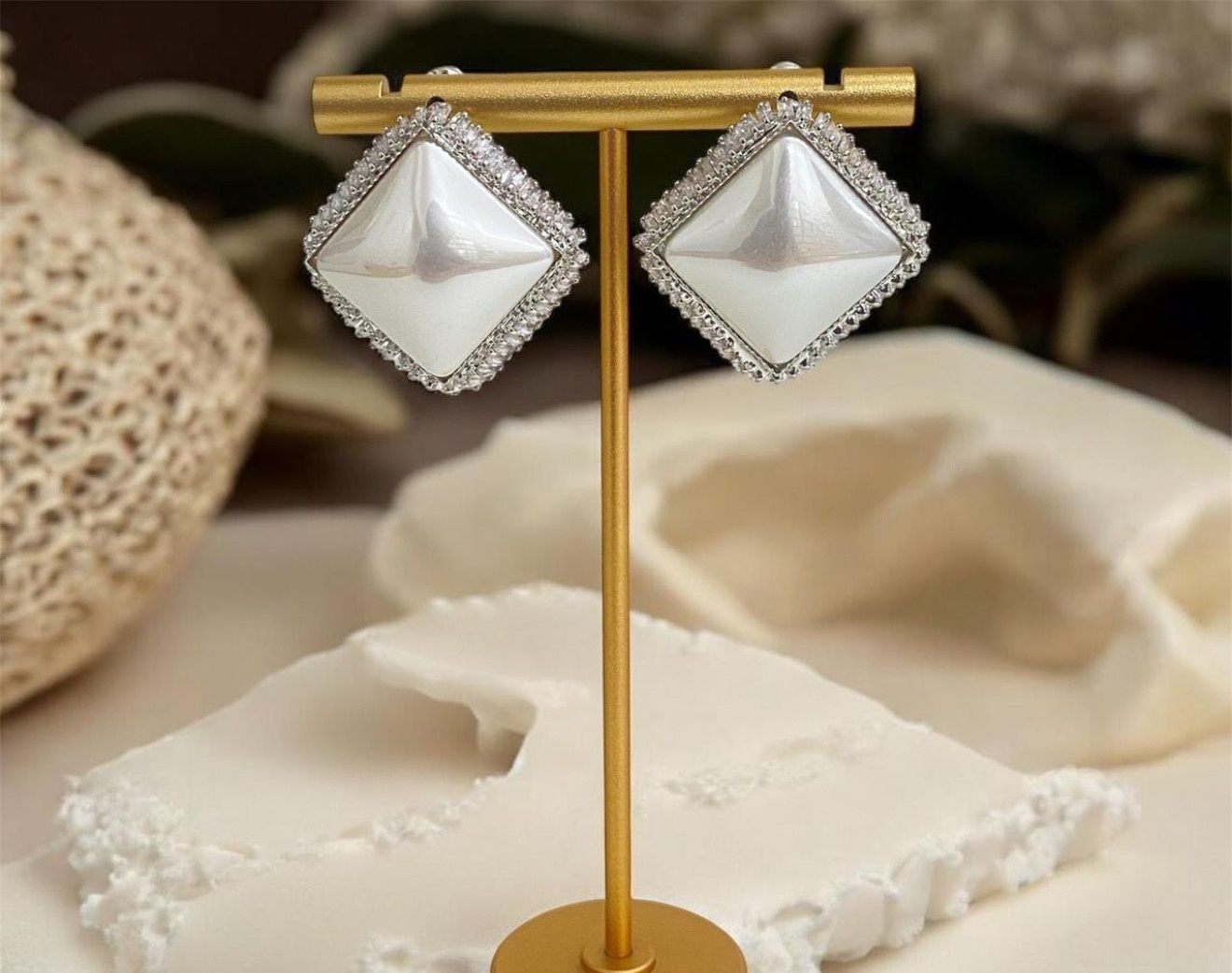 American Diamond - Ad Pearl Tops (REER-18)