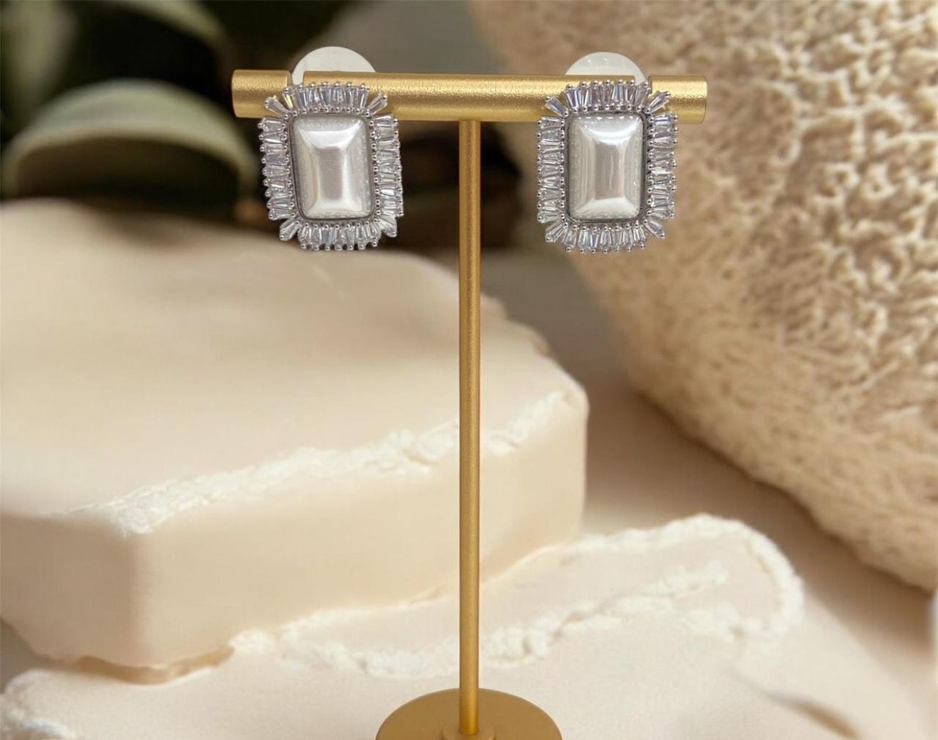 American Diamond - Ad Pearl Tops (REER-24)